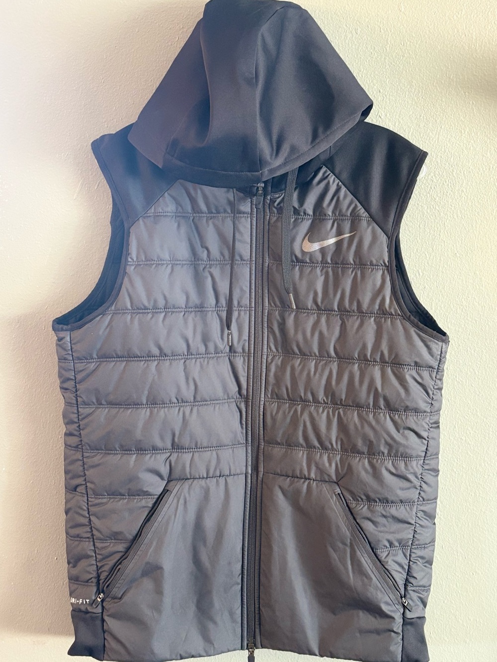 Men’s size Medium Nike dry fit Gray and Black Hooded Vest
